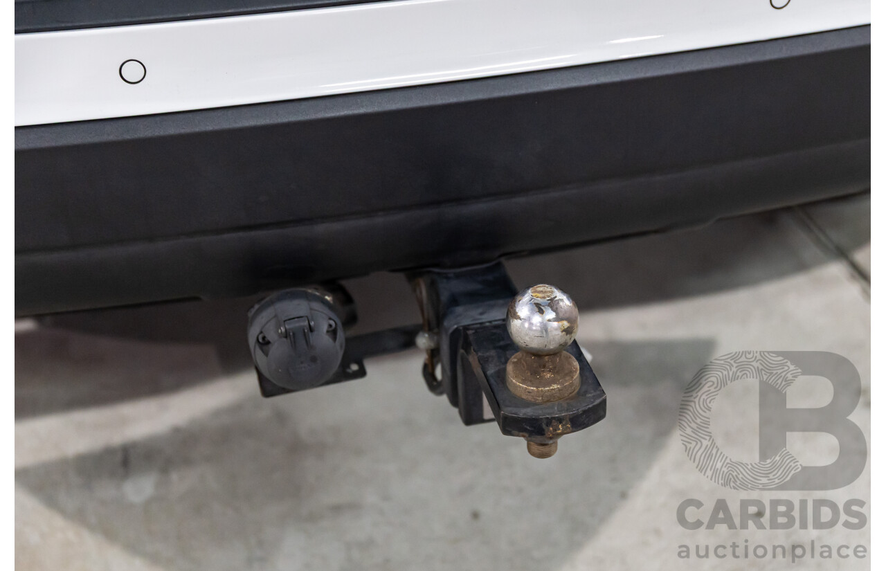 8/2011 Volvo XC60 T5 (FWD) DZ MY12 4d Wagon Ice White Turbo 2.0L