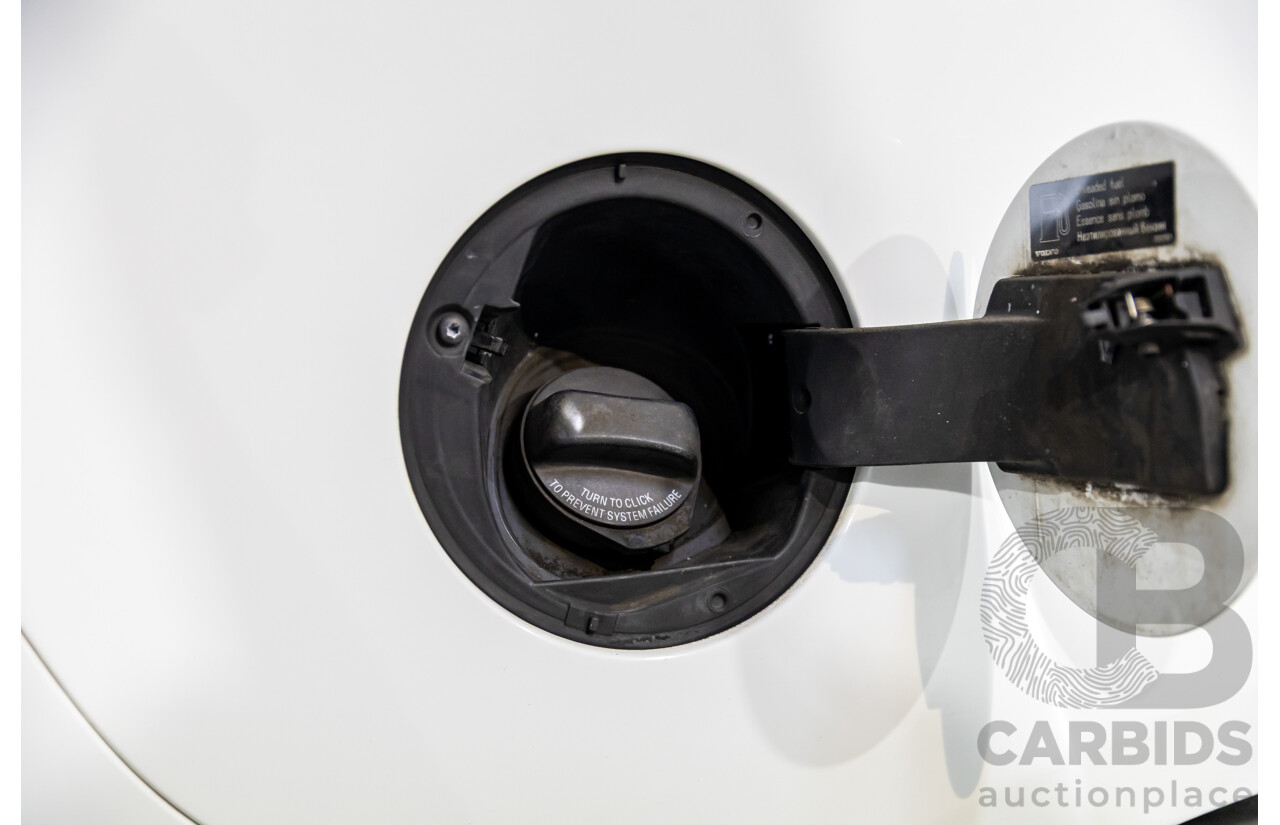 8/2011 Volvo XC60 T5 (FWD) DZ MY12 4d Wagon Ice White Turbo 2.0L