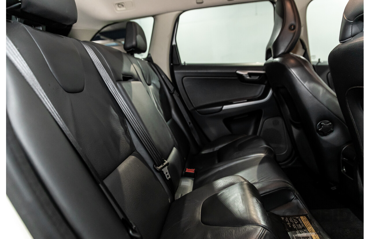 8/2011 Volvo XC60 T5 (FWD) DZ MY12 4d Wagon Ice White Turbo 2.0L