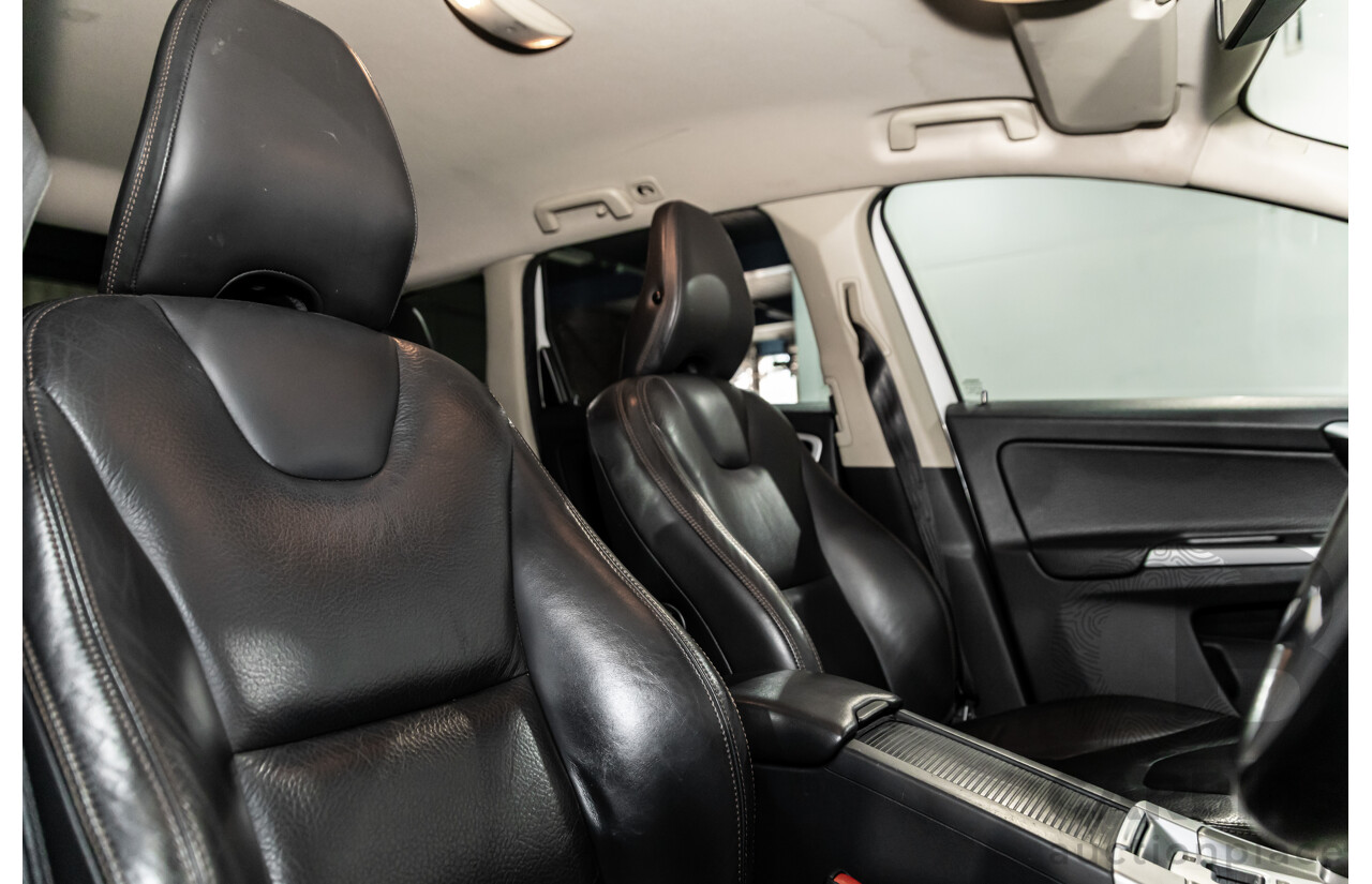 8/2011 Volvo XC60 T5 (FWD) DZ MY12 4d Wagon Ice White Turbo 2.0L