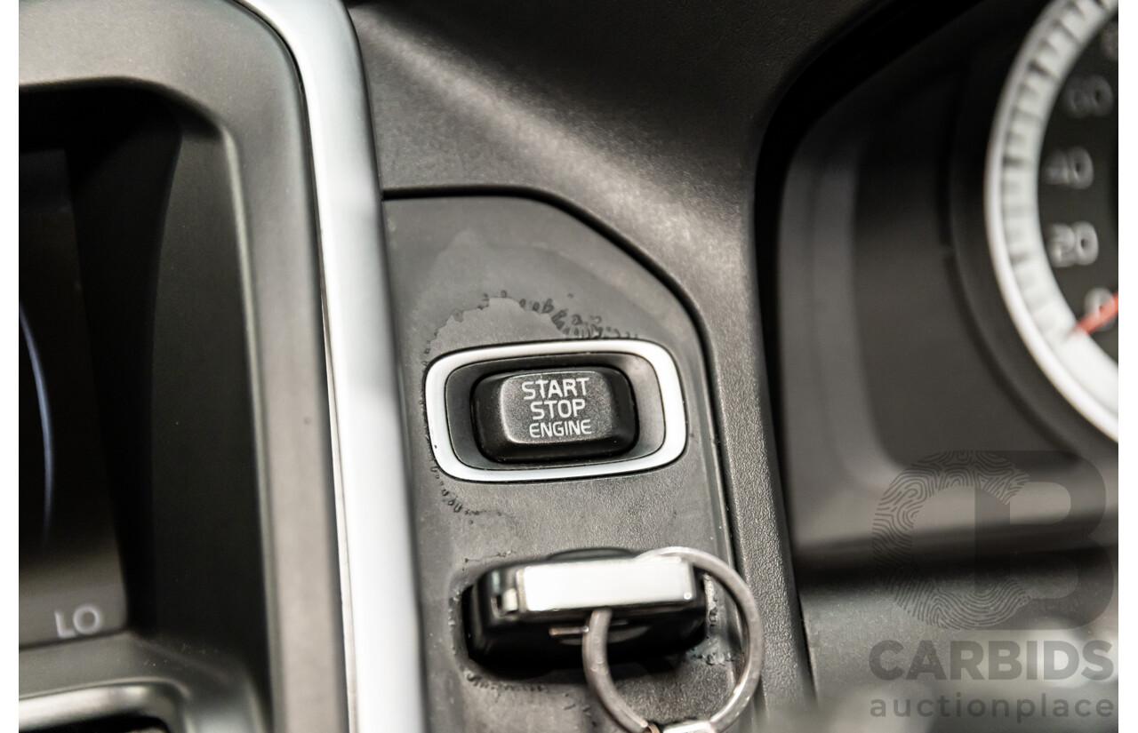 8/2011 Volvo XC60 T5 (FWD) DZ MY12 4d Wagon Ice White Turbo 2.0L