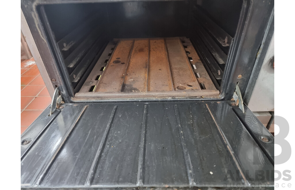 Zanussi Commercial Gas 8 Burner Stove Top with Double Under Bench Gas Ovens