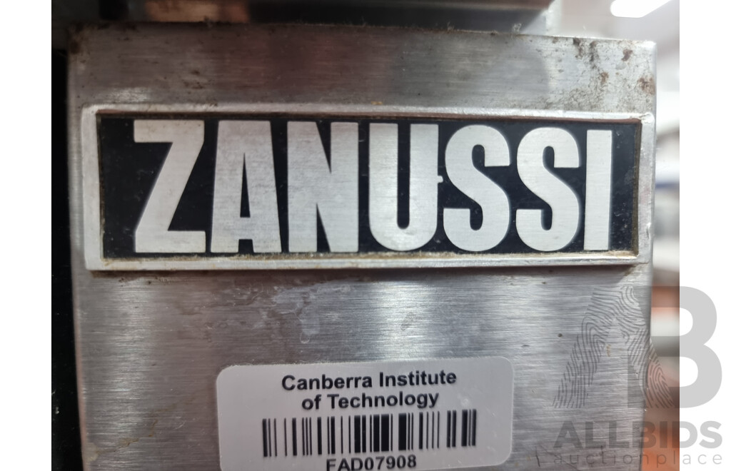 Zanussi Commercial Gas 8 Burner Stove Top with Double Under Bench Gas Ovens