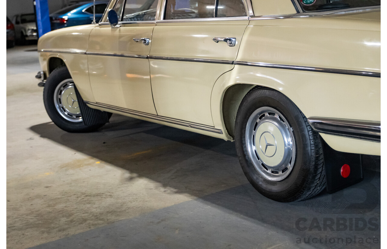 1/1972 Mercedes Benz 280E W114 4d Sedan Light Yellow 2.7L