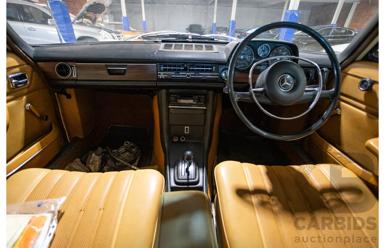 1/1972 Mercedes Benz 280E W114 4d Sedan Light Yellow 2.7L