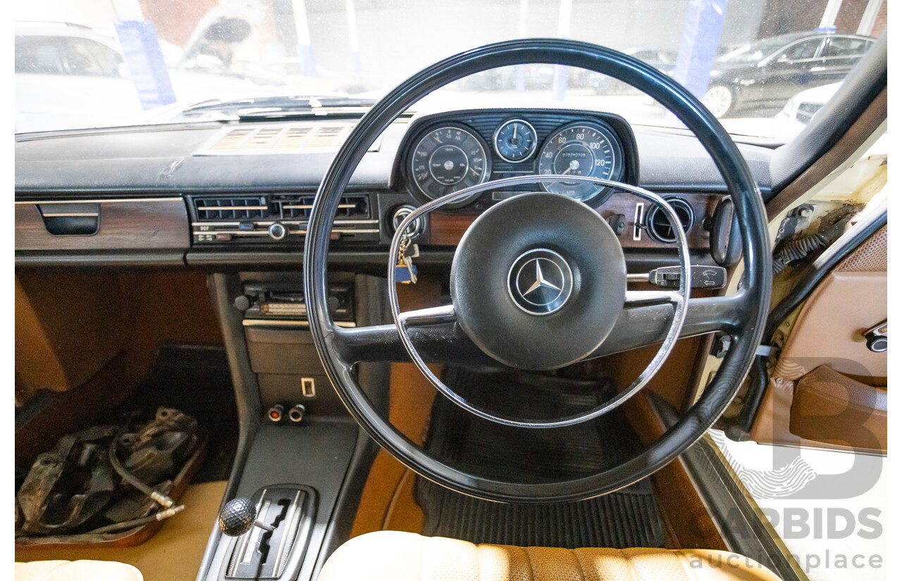 1/1972 Mercedes Benz 280E W114 4d Sedan Light Yellow 2.7L