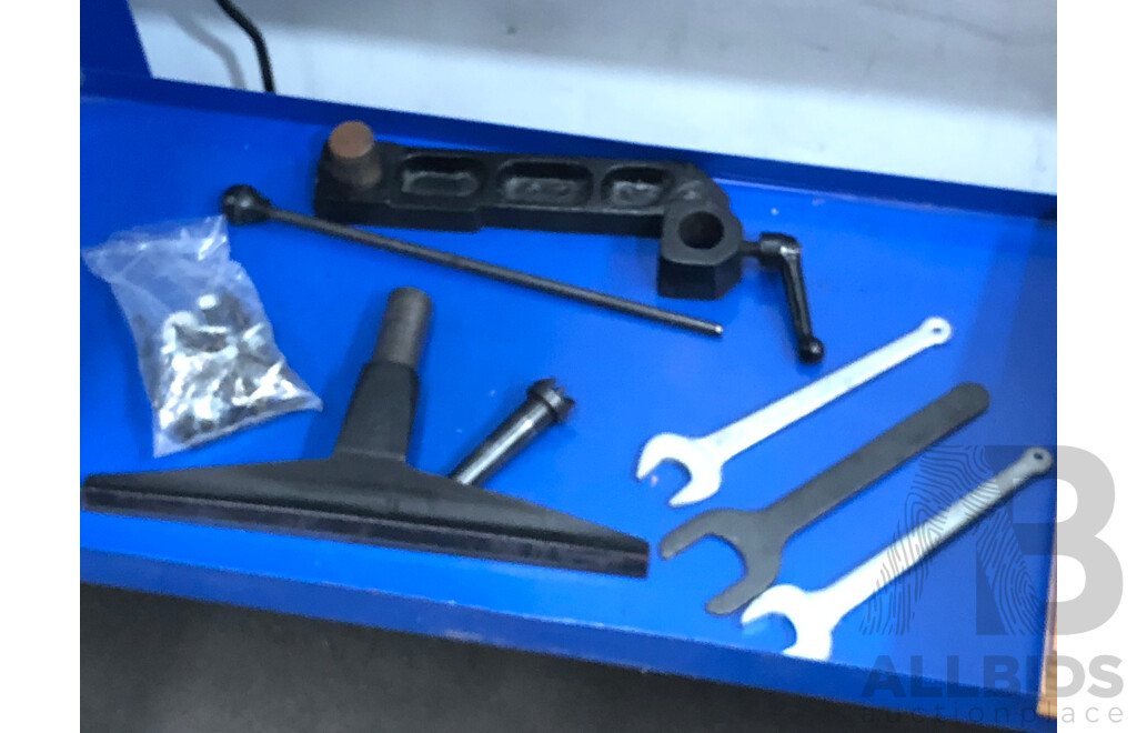 Carba-Tec 1100mm Electric Wood Lathe and Accessories