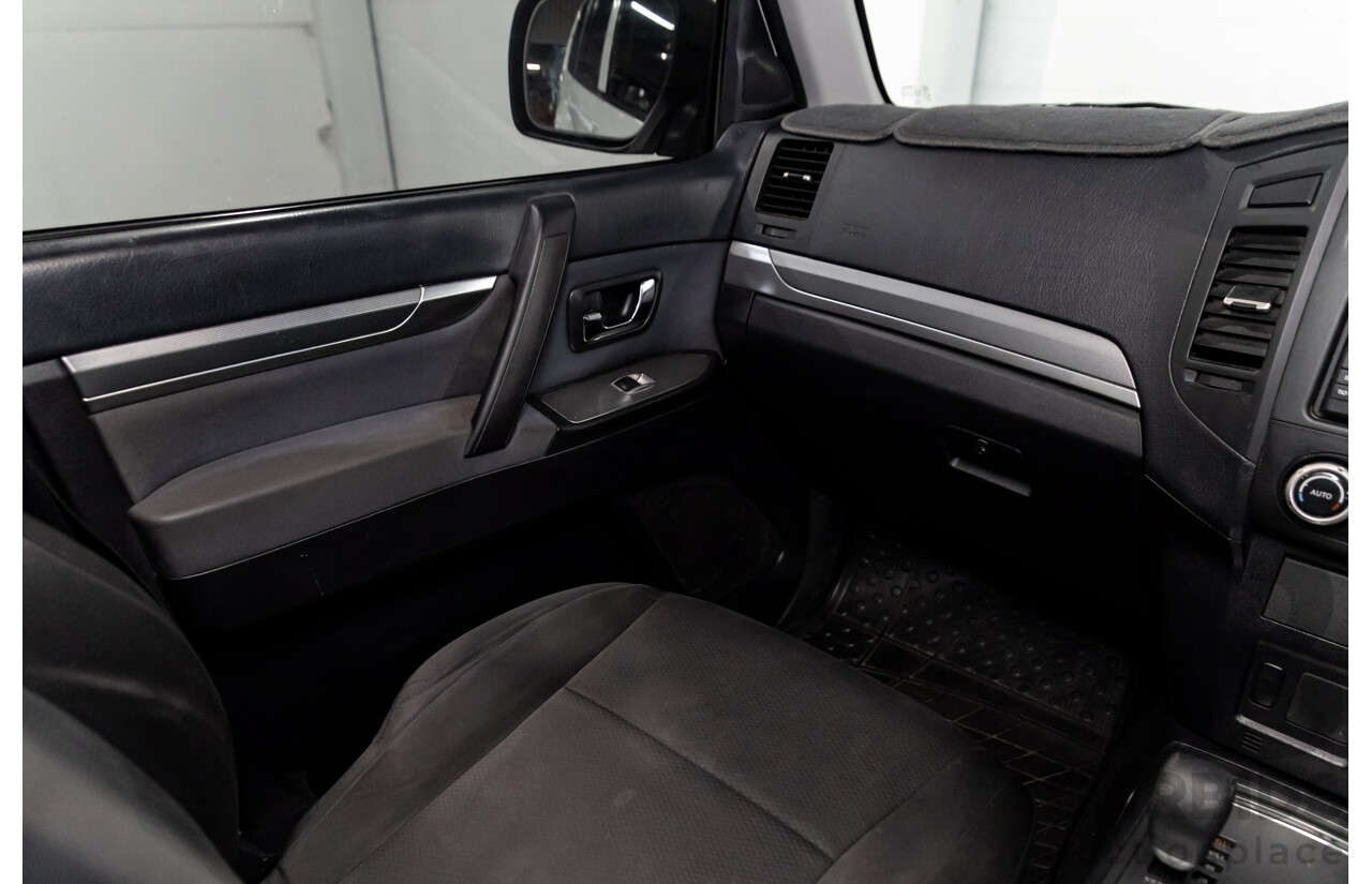 3/2010 Mitsubishi Pajero Activ NT MY10 4d Wagon White Turbo Diesel 3.2L - 7 Seater