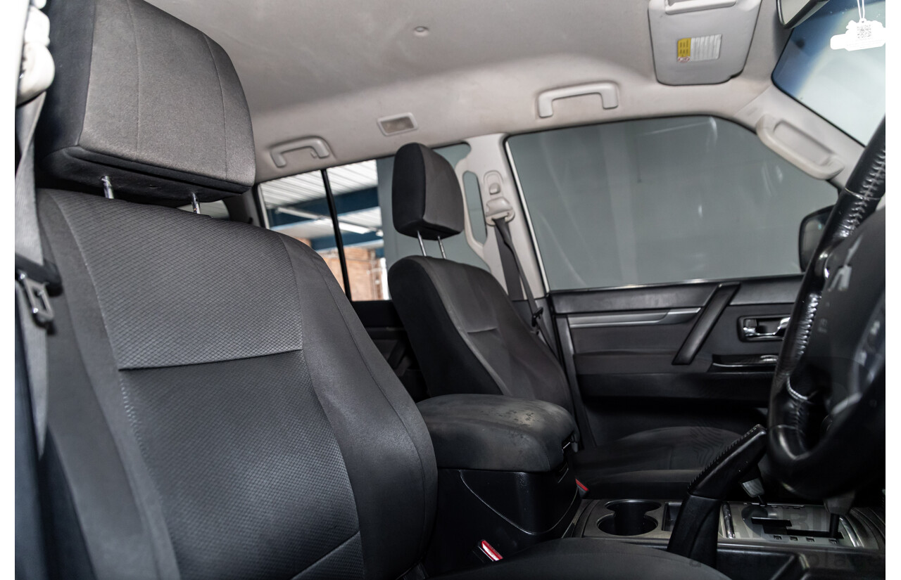 3/2010 Mitsubishi Pajero Activ NT MY10 4d Wagon White Turbo Diesel 3.2L - 7 Seater