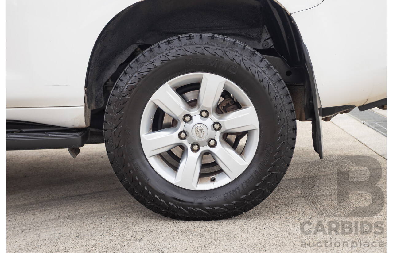 10/2013 Toyota Landcruiser Prado GXL (4x4) KDJ150R 11 UPGRADE 4d Wagon White 3.0L - 7 Seats