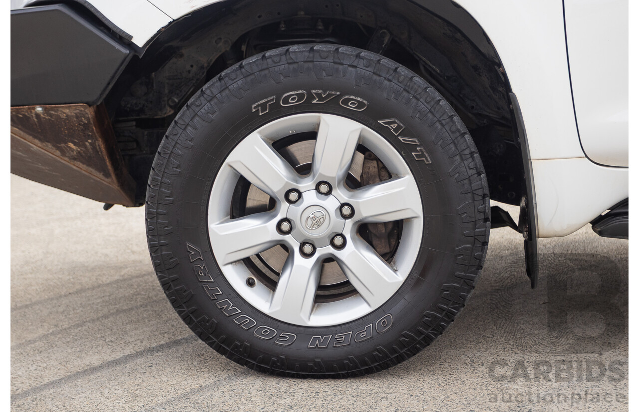 10/2013 Toyota Landcruiser Prado GXL (4x4) KDJ150R 11 UPGRADE 4d Wagon White 3.0L - 7 Seats