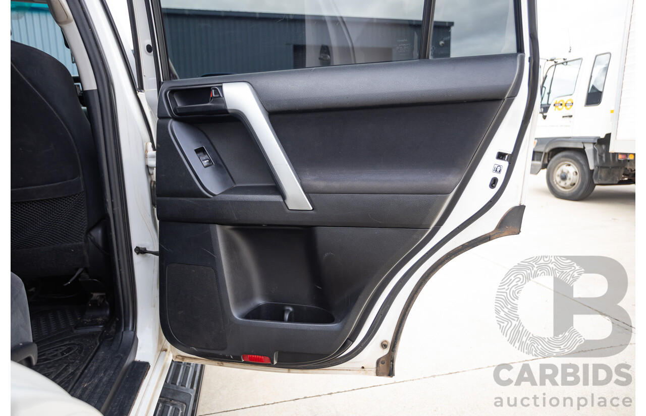 10/2013 Toyota Landcruiser Prado GXL (4x4) KDJ150R 11 UPGRADE 4d Wagon White 3.0L - 7 Seats