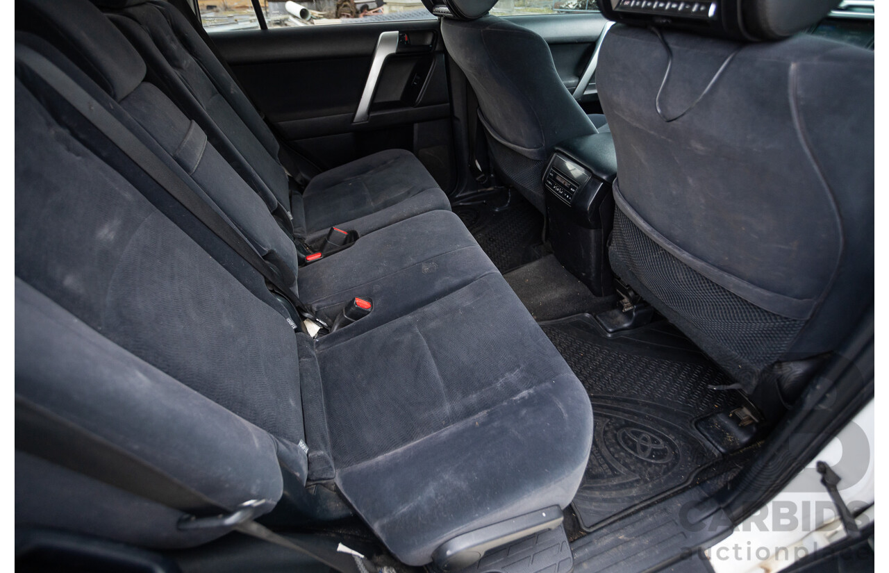 10/2013 Toyota Landcruiser Prado GXL (4x4) KDJ150R 11 UPGRADE 4d Wagon White 3.0L - 7 Seats