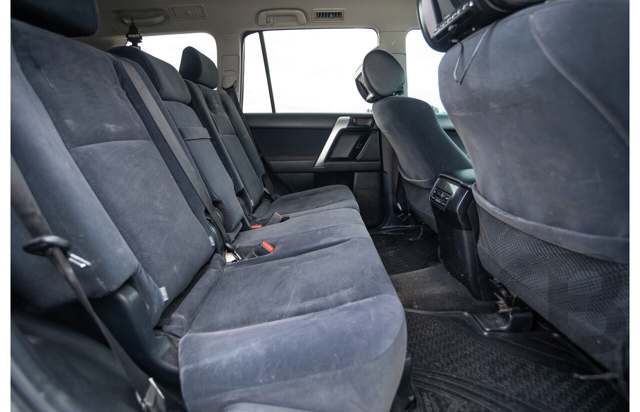 10/2013 Toyota Landcruiser Prado GXL (4x4) KDJ150R 11 UPGRADE 4d Wagon White 3.0L - 7 Seats