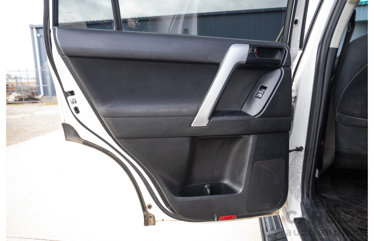 10/2013 Toyota Landcruiser Prado GXL (4x4) KDJ150R 11 UPGRADE 4d Wagon White 3.0L - 7 Seats