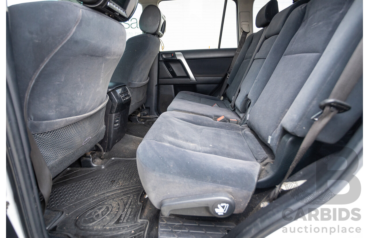 10/2013 Toyota Landcruiser Prado GXL (4x4) KDJ150R 11 UPGRADE 4d Wagon White 3.0L - 7 Seats