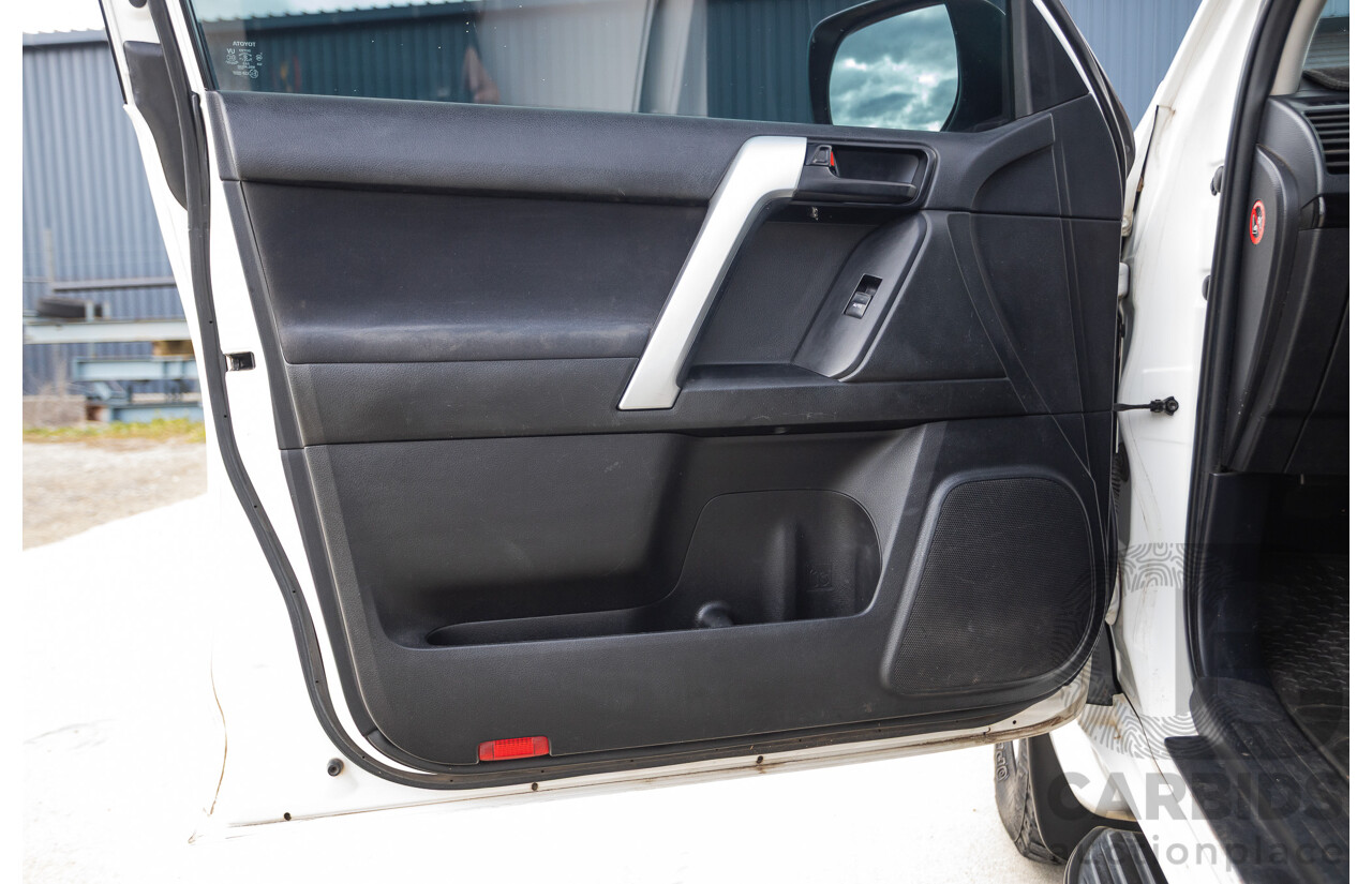 10/2013 Toyota Landcruiser Prado GXL (4x4) KDJ150R 11 UPGRADE 4d Wagon White 3.0L - 7 Seats