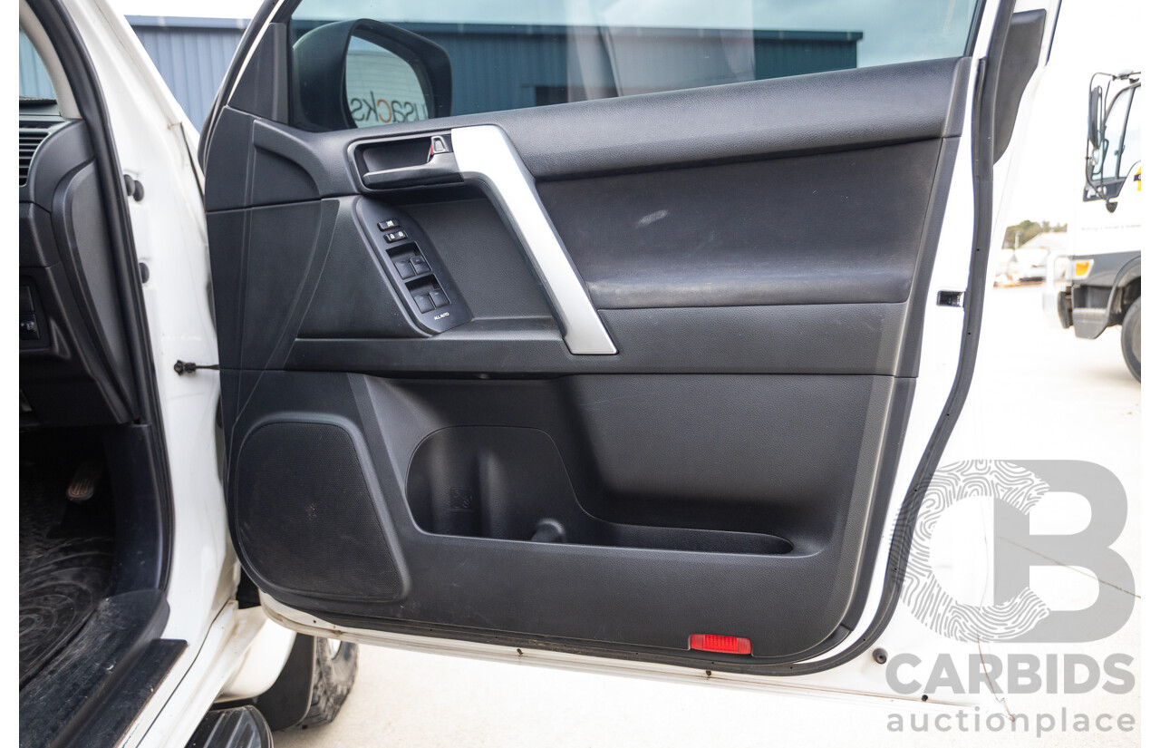 10/2013 Toyota Landcruiser Prado GXL (4x4) KDJ150R 11 UPGRADE 4d Wagon White 3.0L - 7 Seats