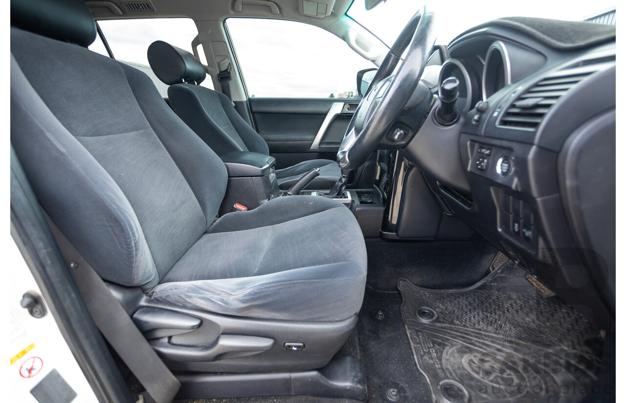 10/2013 Toyota Landcruiser Prado GXL (4x4) KDJ150R 11 UPGRADE 4d Wagon White 3.0L - 7 Seats