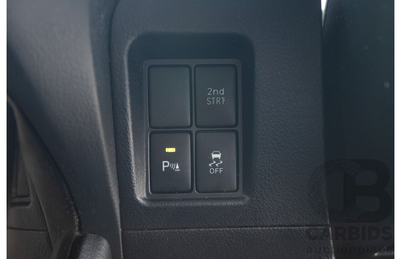 10/2013 Toyota Landcruiser Prado GXL (4x4) KDJ150R 11 UPGRADE 4d Wagon White 3.0L - 7 Seats