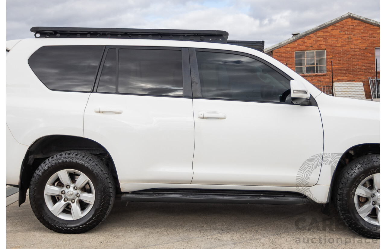 10/2013 Toyota Landcruiser Prado GXL (4x4) KDJ150R 11 UPGRADE 4d Wagon White 3.0L - 7 Seats