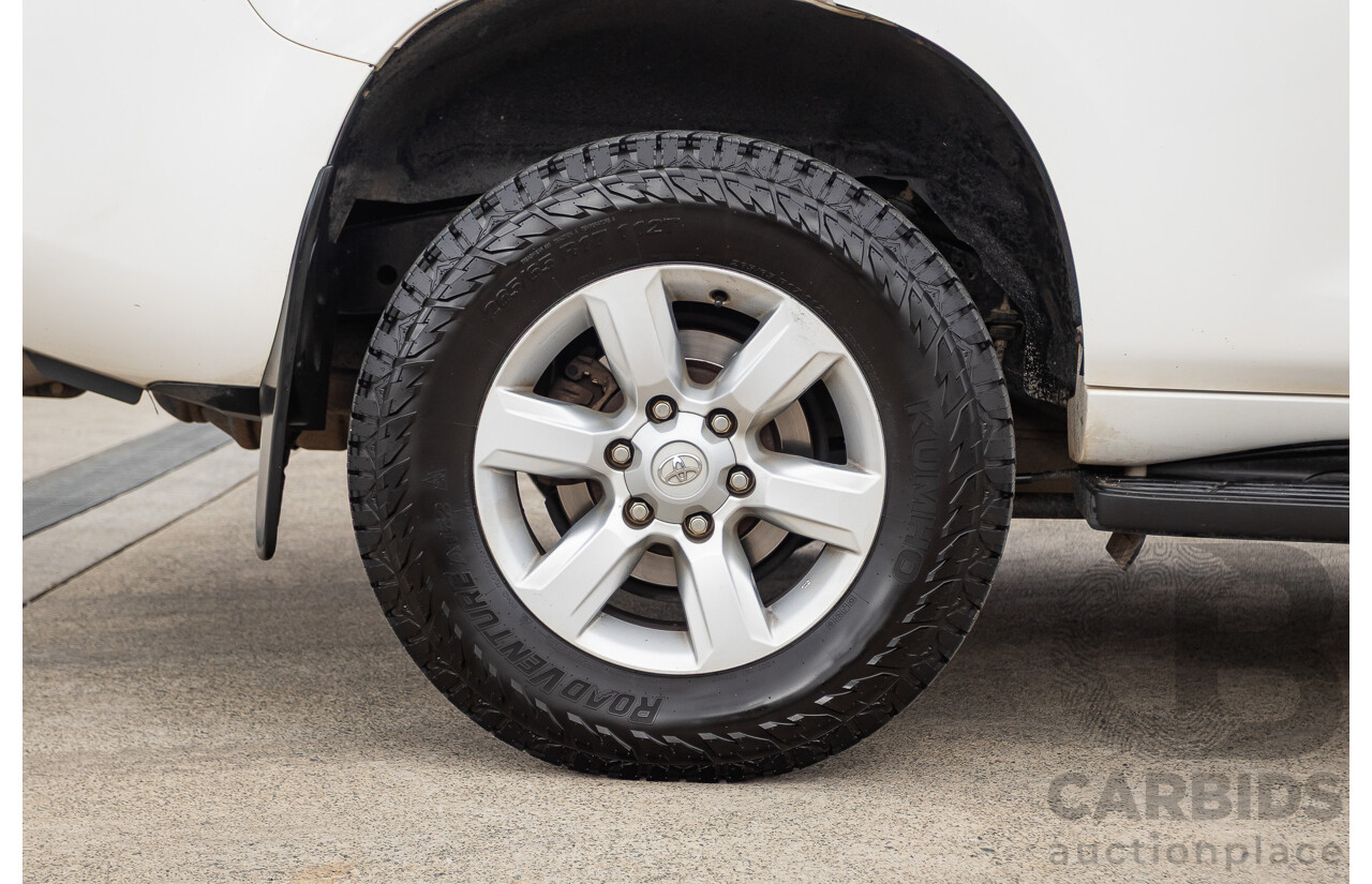 10/2013 Toyota Landcruiser Prado GXL (4x4) KDJ150R 11 UPGRADE 4d Wagon White 3.0L - 7 Seats