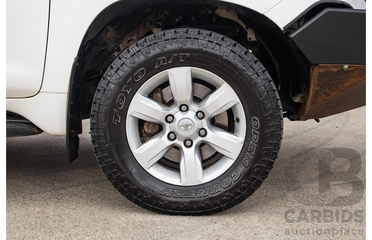 10/2013 Toyota Landcruiser Prado GXL (4x4) KDJ150R 11 UPGRADE 4d Wagon White 3.0L - 7 Seats