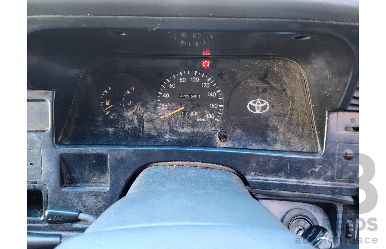 5/1998 Toyota Hiace Commuter RZH125R Bus White 2.4L