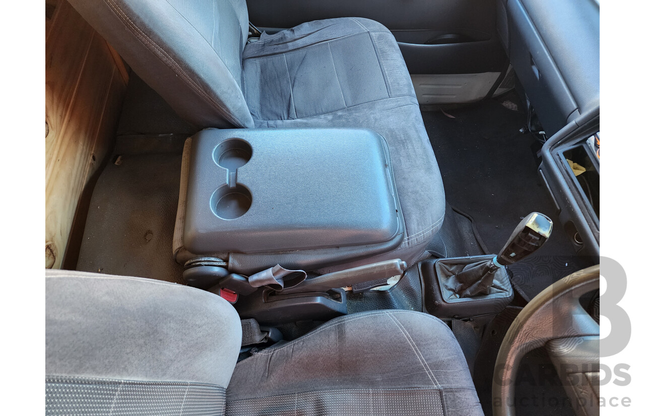 5/1998 Toyota Hiace Commuter RZH125R Bus White 2.4L