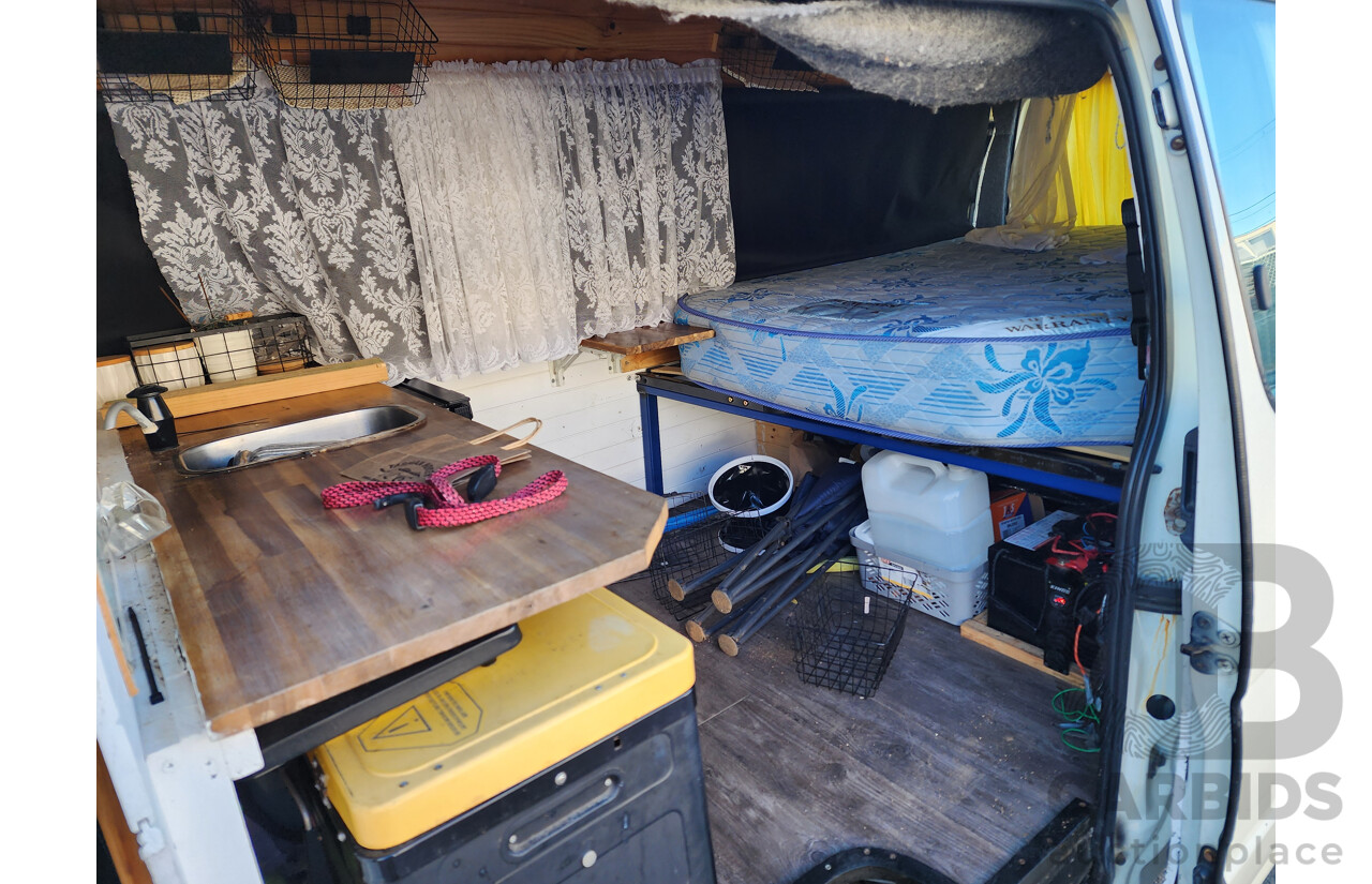 5/1998 Toyota Hiace Commuter RZH125R Bus White 2.4L