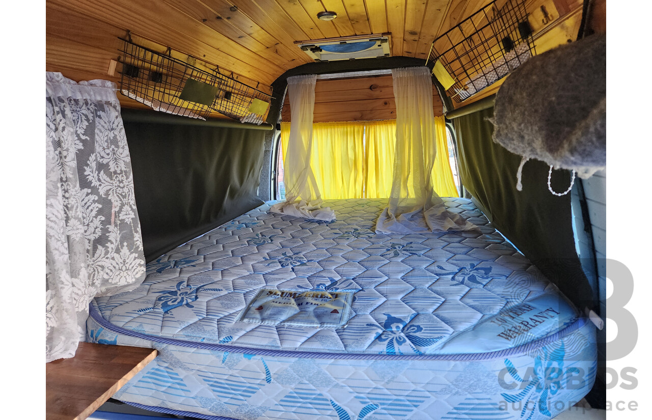 5/1998 Toyota Hiace Commuter RZH125R Bus White 2.4L