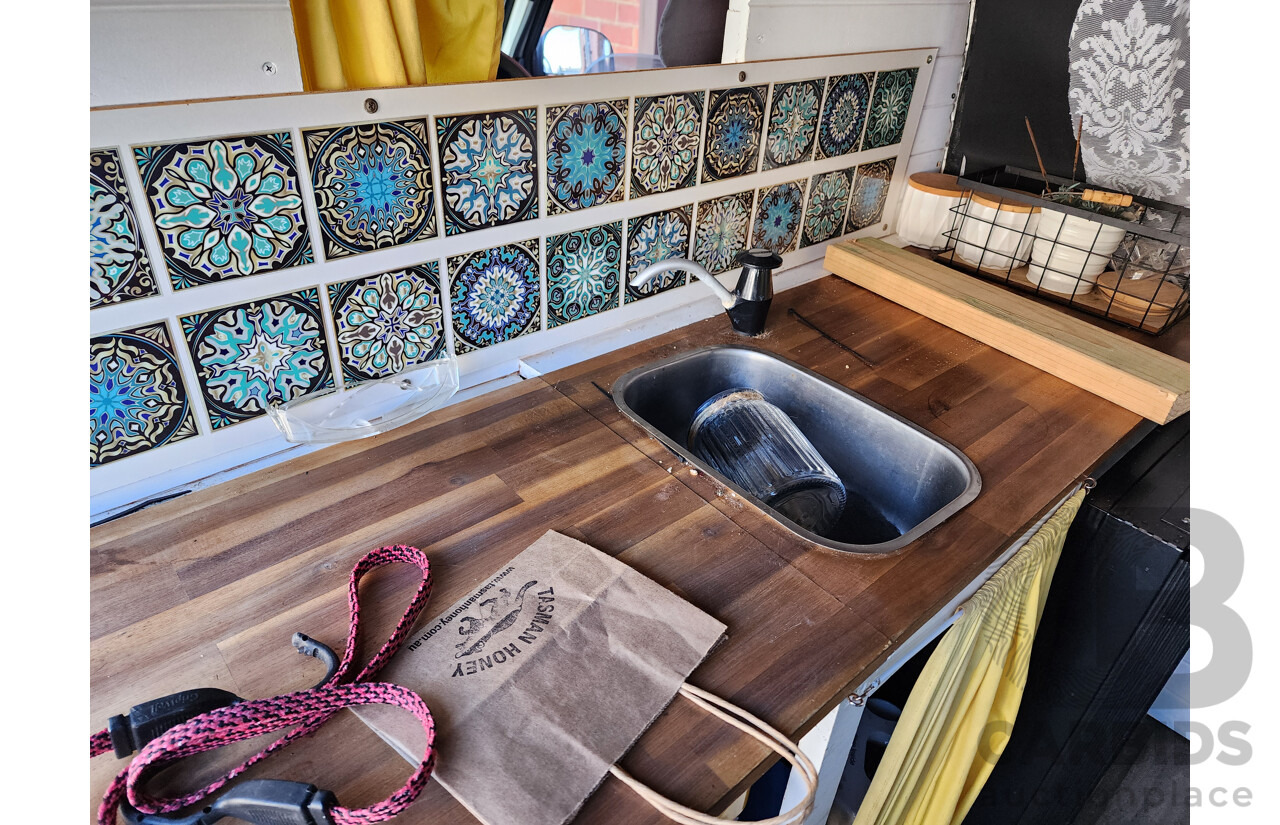 5/1998 Toyota Hiace Commuter RZH125R Bus White 2.4L