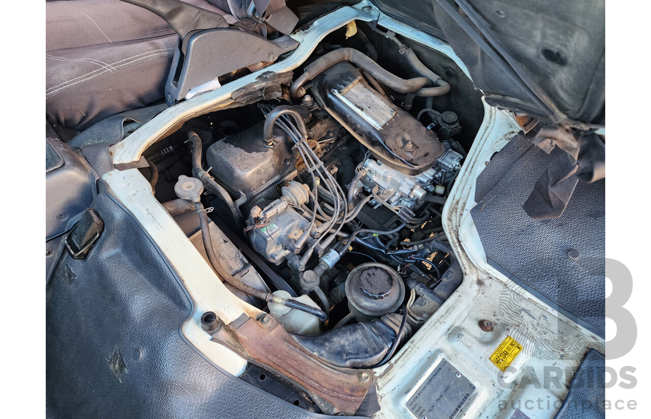 5/1998 Toyota Hiace Commuter RZH125R Bus White 2.4L