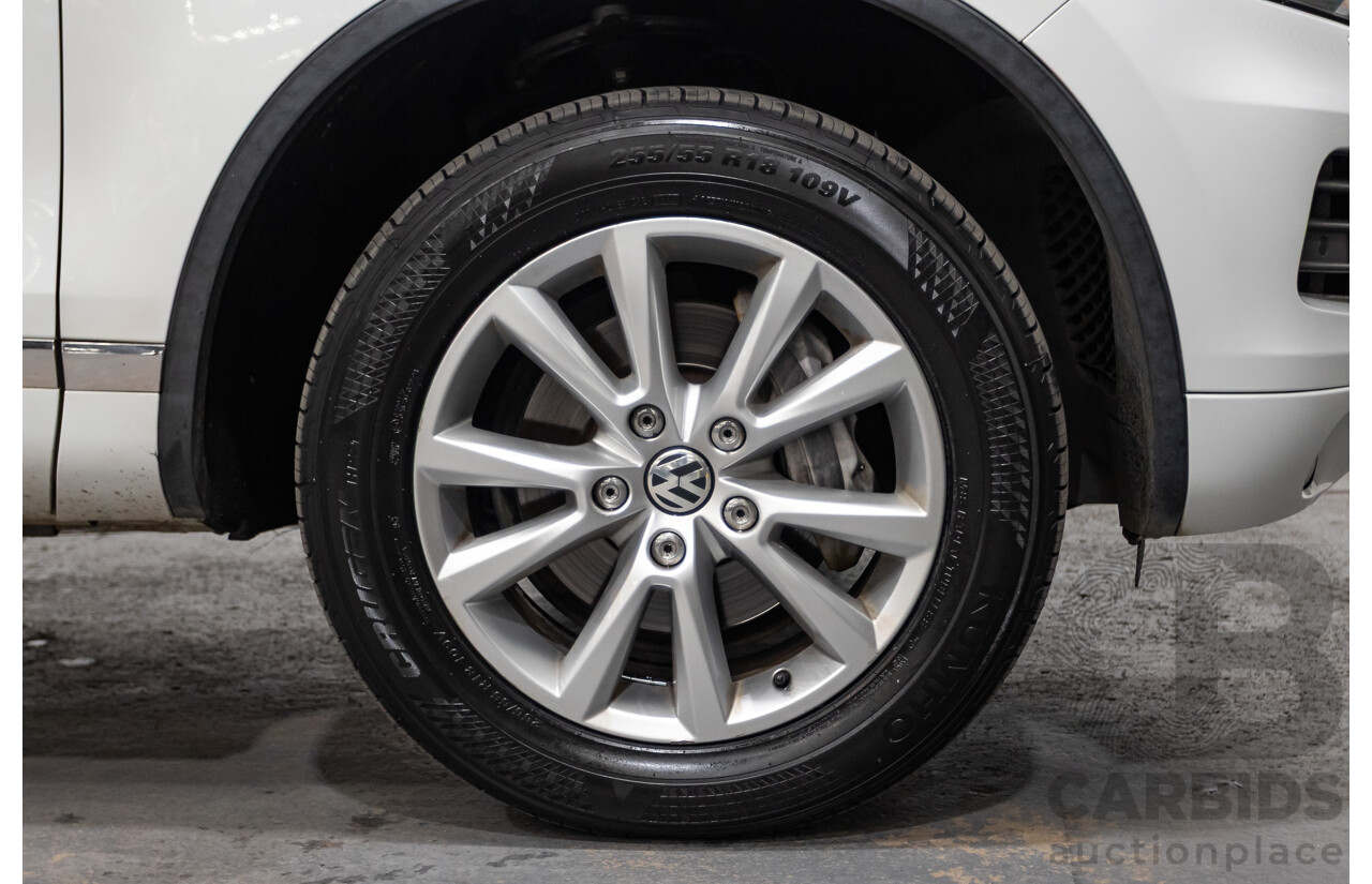 06/2014 Volkswagen Touareg 150 TDI (AWD) 7P MY14 4D Wagon White Turbo Diesel 3.0L