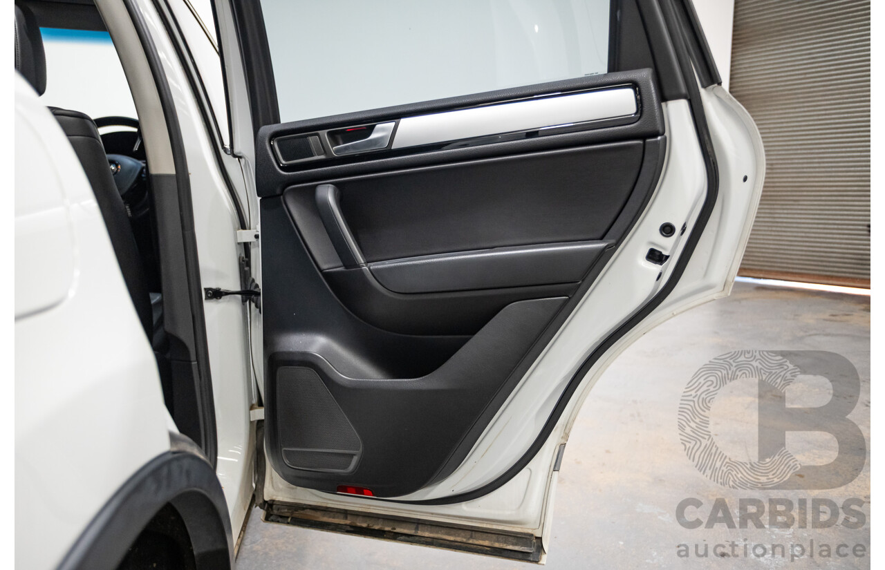 06/2014 Volkswagen Touareg 150 TDI (AWD) 7P MY14 4D Wagon White Turbo Diesel 3.0L