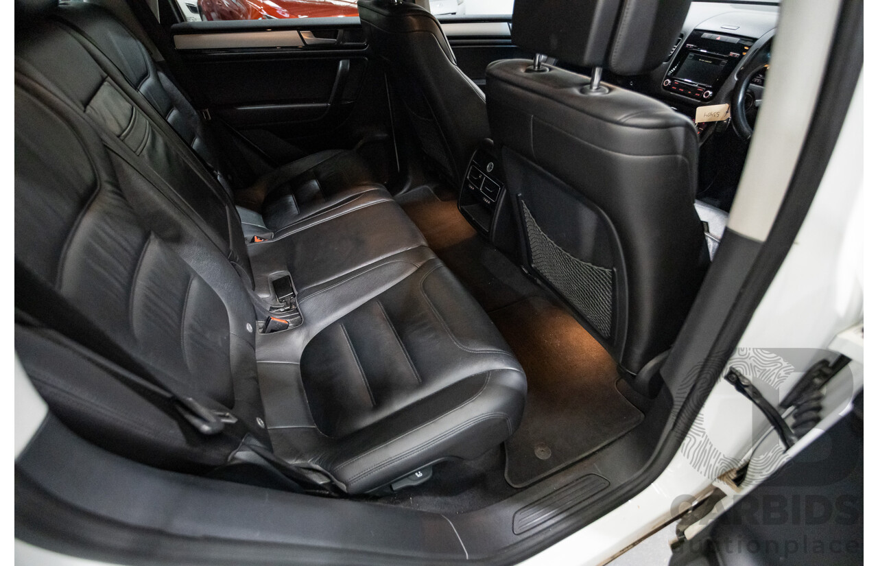 06/2014 Volkswagen Touareg 150 TDI (AWD) 7P MY14 4D Wagon White Turbo Diesel 3.0L