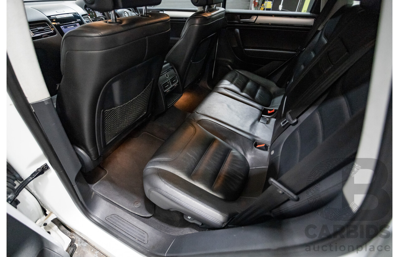 06/2014 Volkswagen Touareg 150 TDI (AWD) 7P MY14 4D Wagon White Turbo Diesel 3.0L