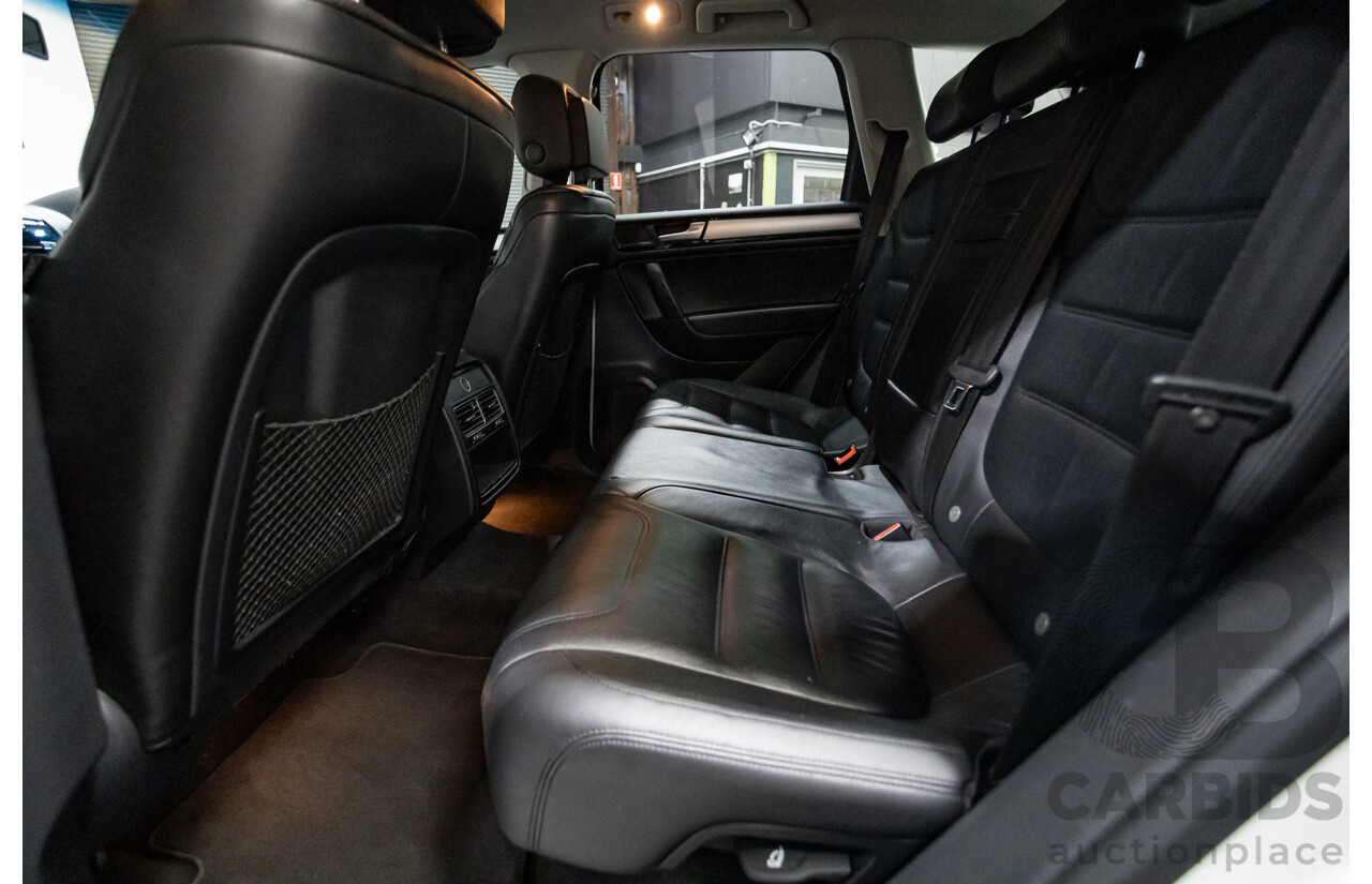 06/2014 Volkswagen Touareg 150 TDI (AWD) 7P MY14 4D Wagon White Turbo Diesel 3.0L