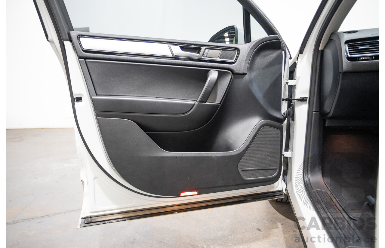 06/2014 Volkswagen Touareg 150 TDI (AWD) 7P MY14 4D Wagon White Turbo Diesel 3.0L