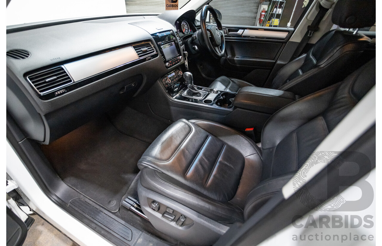 06/2014 Volkswagen Touareg 150 TDI (AWD) 7P MY14 4D Wagon White Turbo Diesel 3.0L