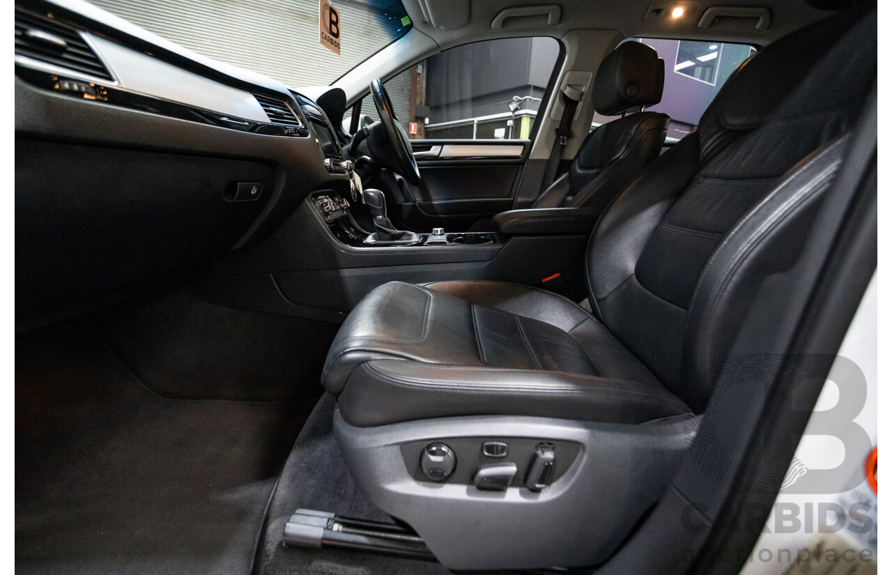 06/2014 Volkswagen Touareg 150 TDI (AWD) 7P MY14 4D Wagon White Turbo Diesel 3.0L