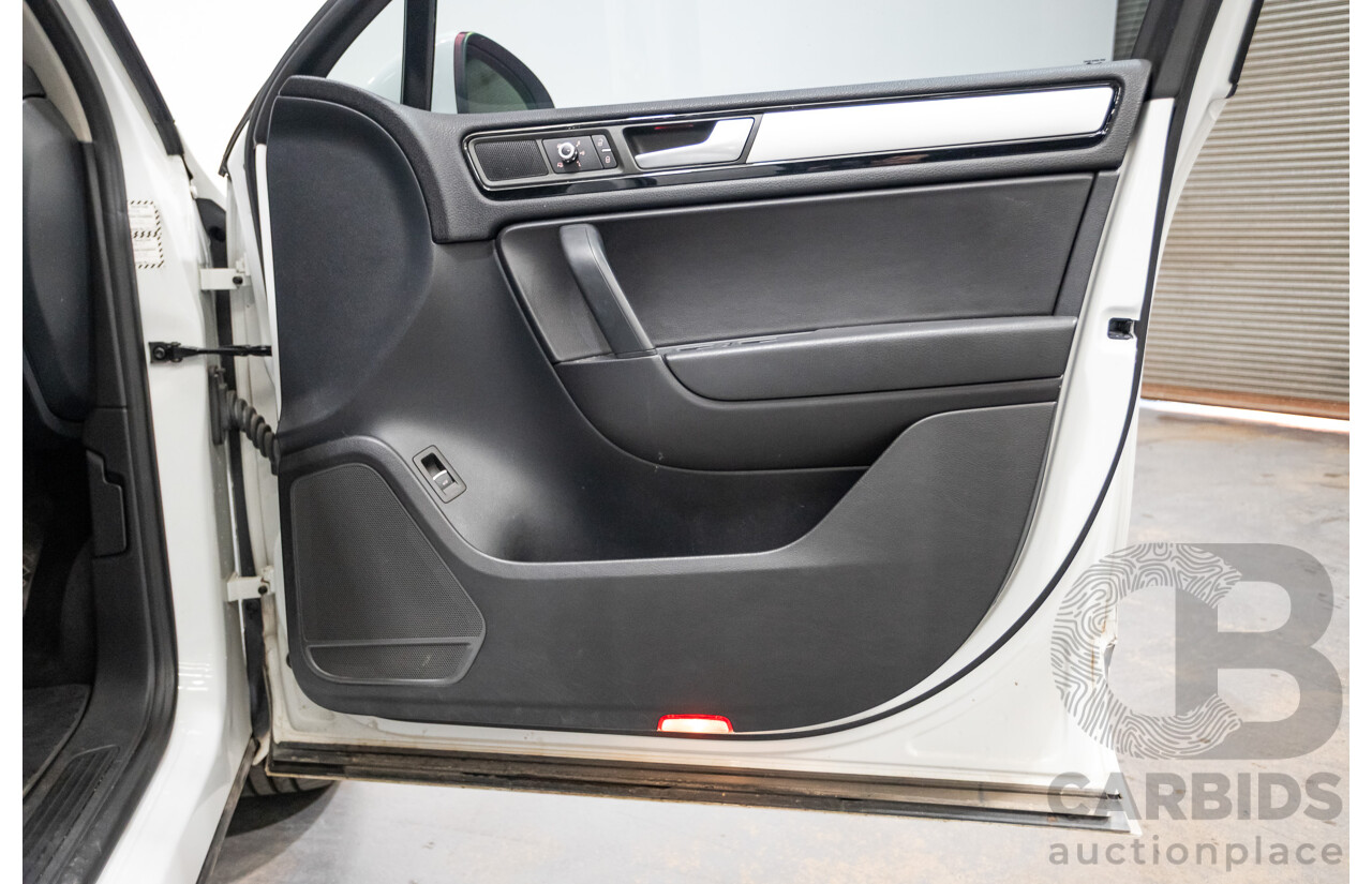 06/2014 Volkswagen Touareg 150 TDI (AWD) 7P MY14 4D Wagon White Turbo Diesel 3.0L