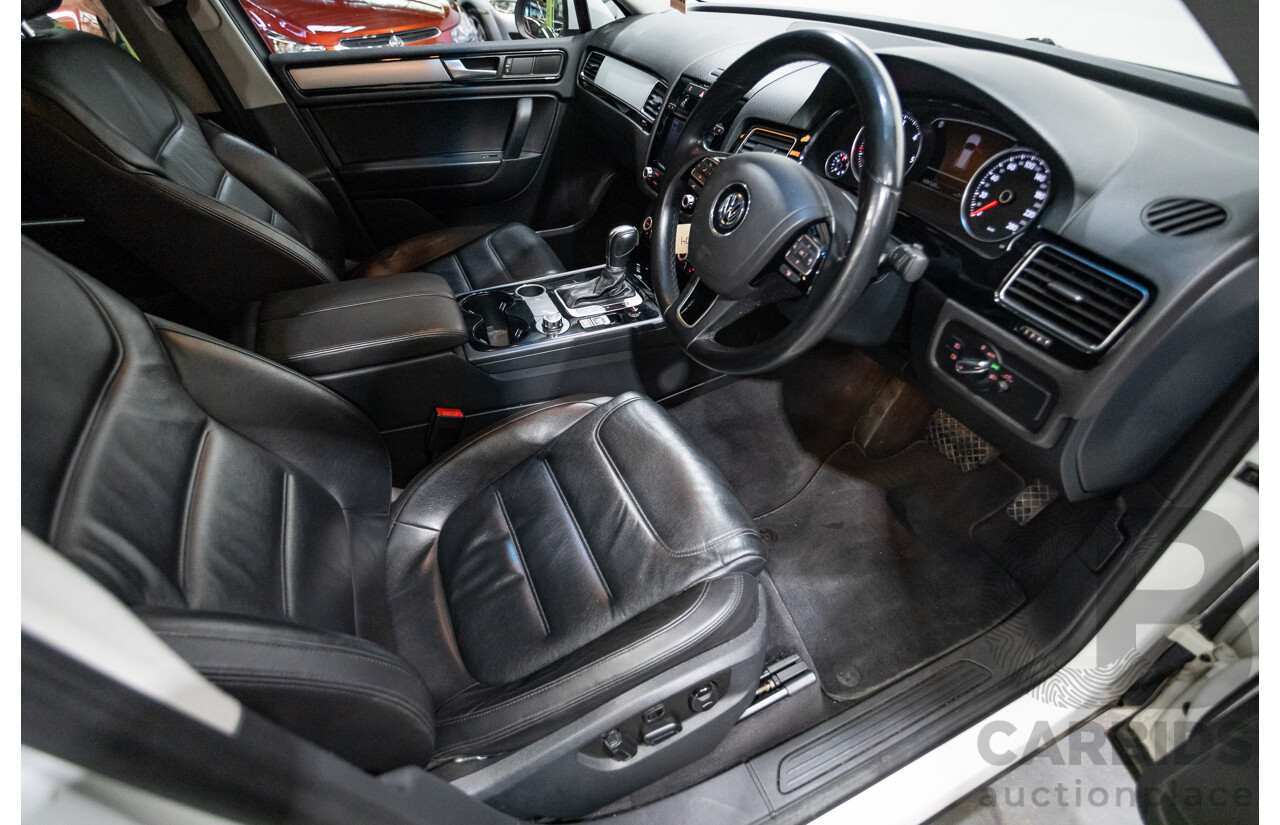 06/2014 Volkswagen Touareg 150 TDI (AWD) 7P MY14 4D Wagon White Turbo Diesel 3.0L