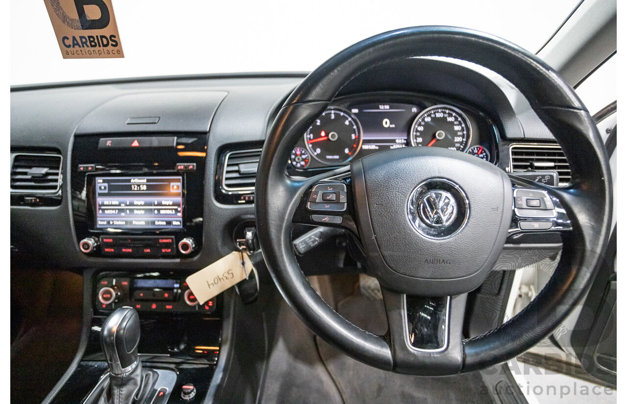 06/2014 Volkswagen Touareg 150 TDI (AWD) 7P MY14 4D Wagon White Turbo Diesel 3.0L