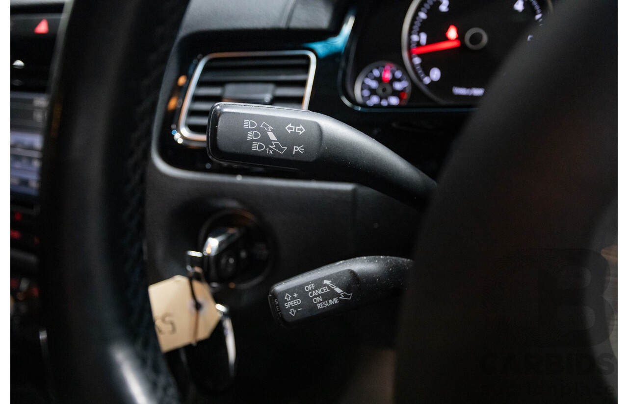 06/2014 Volkswagen Touareg 150 TDI (AWD) 7P MY14 4D Wagon White Turbo Diesel 3.0L