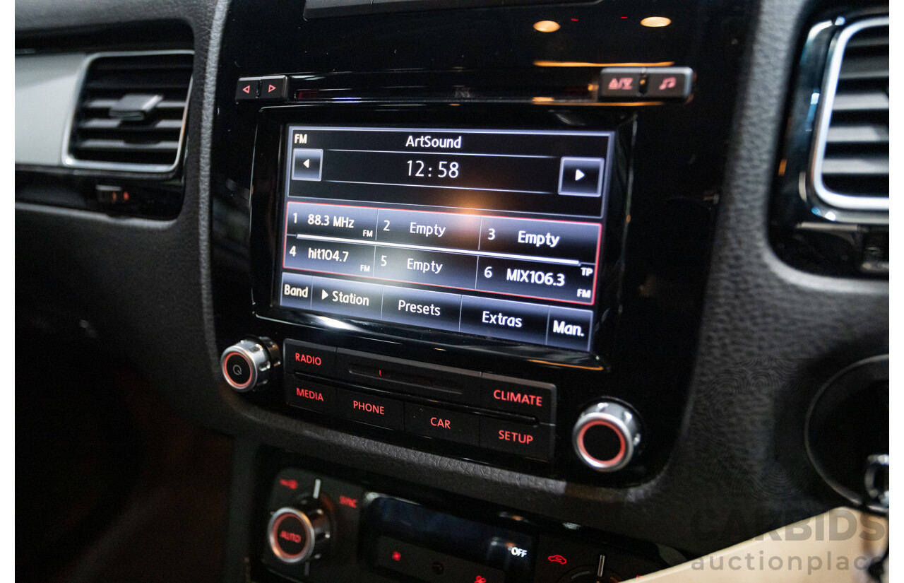 06/2014 Volkswagen Touareg 150 TDI (AWD) 7P MY14 4D Wagon White Turbo Diesel 3.0L