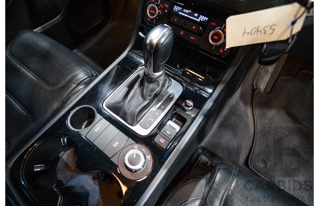 06/2014 Volkswagen Touareg 150 TDI (AWD) 7P MY14 4D Wagon White Turbo Diesel 3.0L