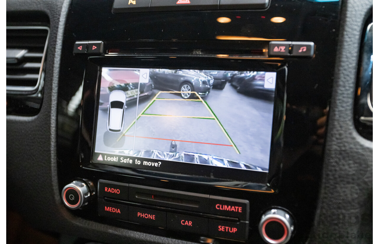 06/2014 Volkswagen Touareg 150 TDI (AWD) 7P MY14 4D Wagon White Turbo Diesel 3.0L