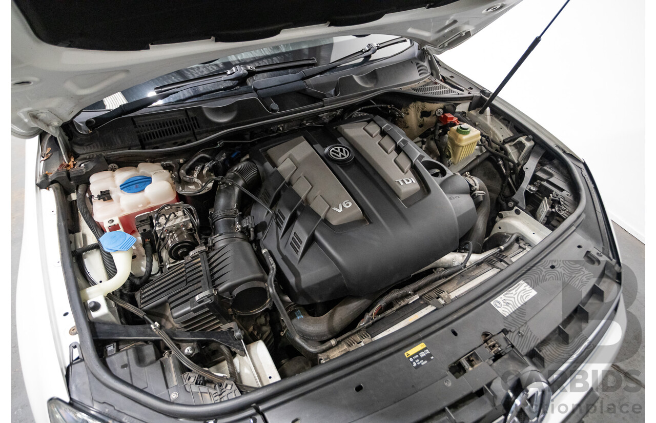 06/2014 Volkswagen Touareg 150 TDI (AWD) 7P MY14 4D Wagon White Turbo Diesel 3.0L