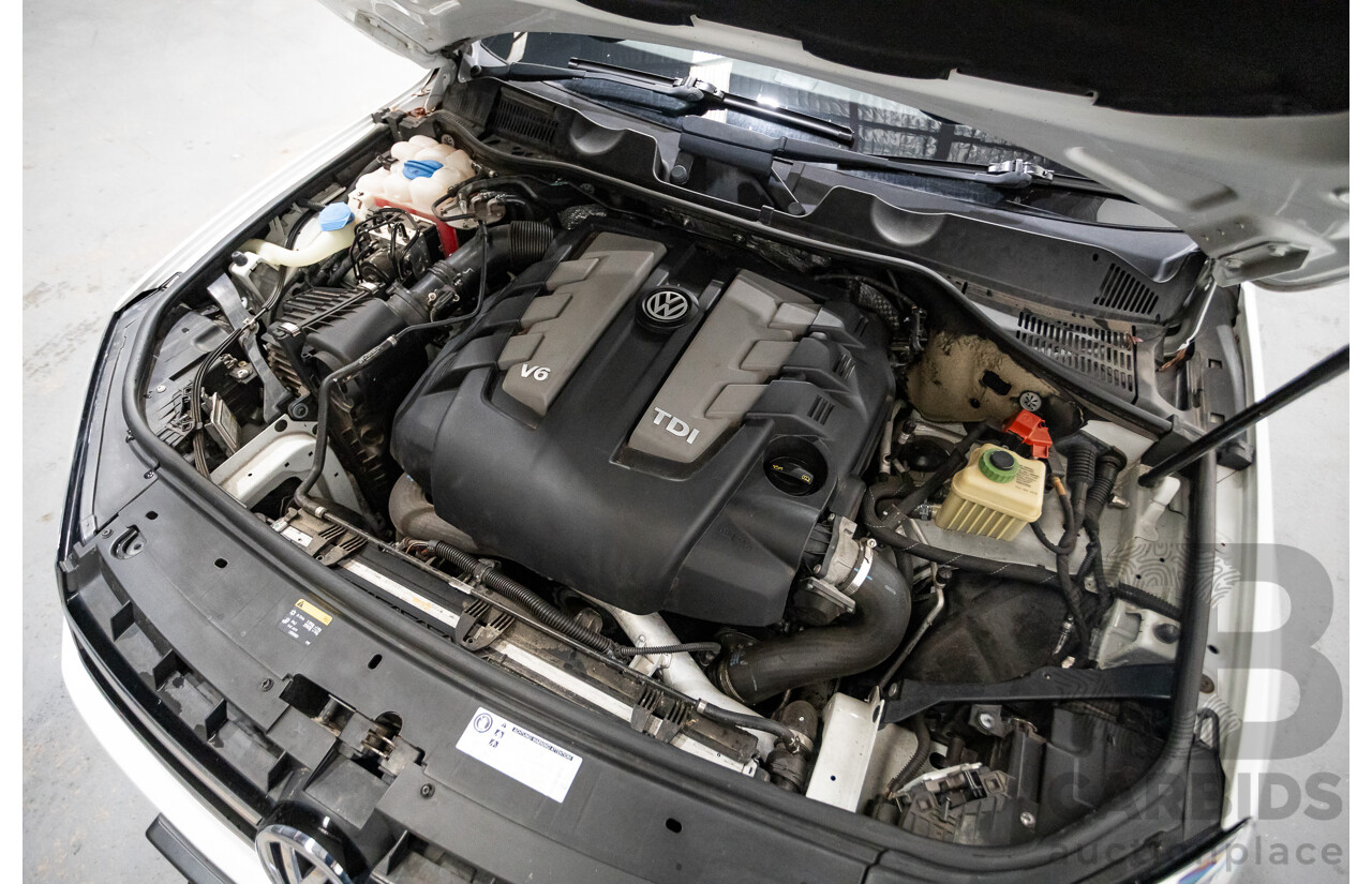 06/2014 Volkswagen Touareg 150 TDI (AWD) 7P MY14 4D Wagon White Turbo Diesel 3.0L